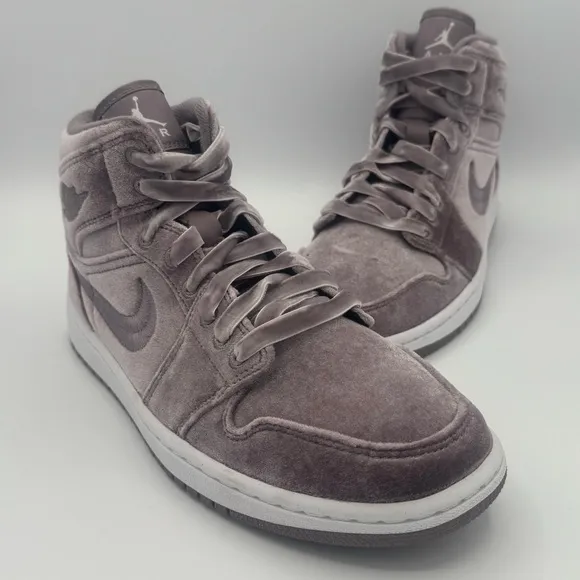 NWOT Nike Air Jordan 1 Mid SE Purple Smoke Velvet High-Top Sneakers DQ 8397 500