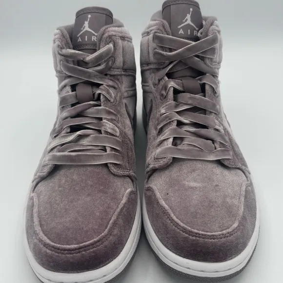 NWOT Nike Air Jordan 1 Mid SE Purple Smoke Velvet High-Top Sneakers DQ 8397 500