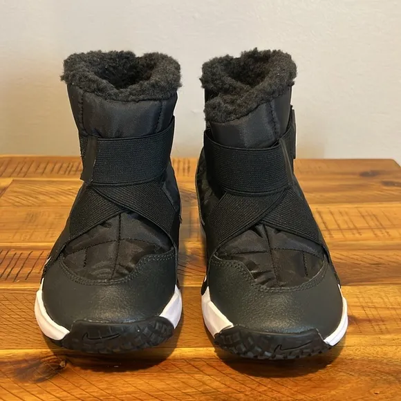 NWOT Nike Boys Flex Advance Boots