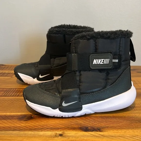 NWOT Nike Boys Flex Advance Boots