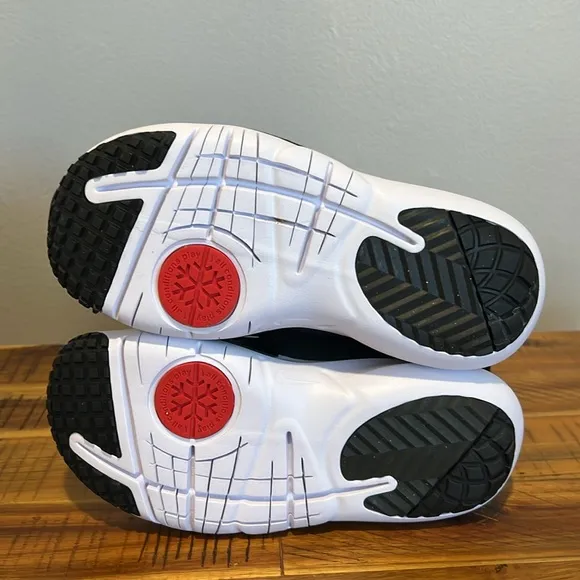 NWOT Nike Boys Flex Advance Boots