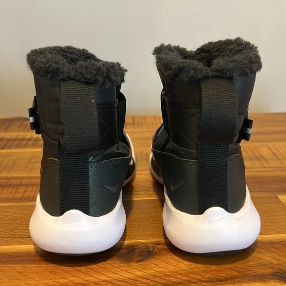 NWOT Nike Boys Flex Advance Boots