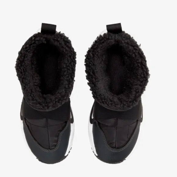 NWOT Nike Boys Flex Advance Boots