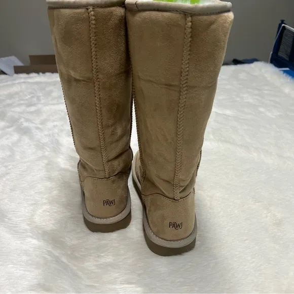 NWOT PawJ vegan tall boot in Aspen snow