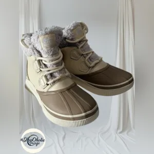 NWOT Sorel Out ‘N About III Conquest Waterproof Boots – Women’s Size 8