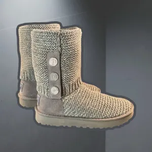 NWOT UGG Dark Charcoal Gray Cozy Knit ‘Purl Cardy Knit Boots’ w/ Wool Lining 6