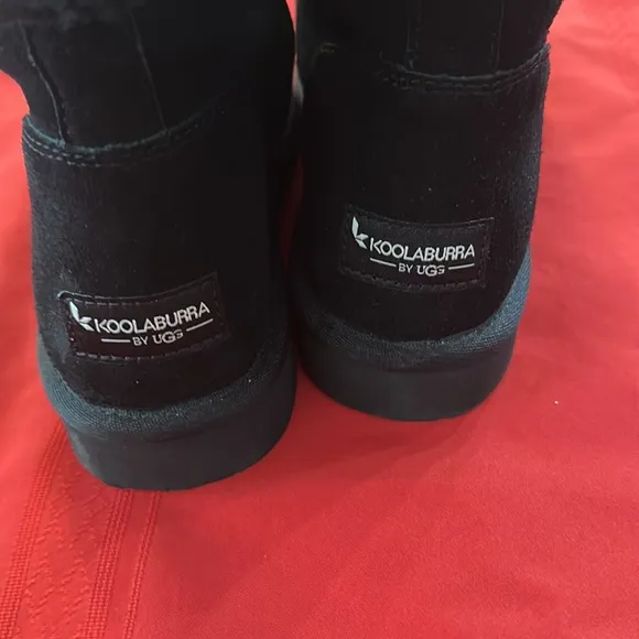 NWOT UGGS BLACK KOOLABURRA BOOTS SIZE 6