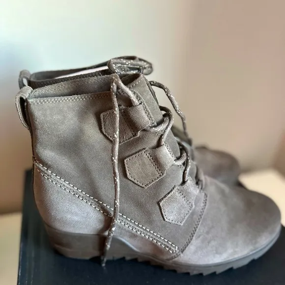NWT &amp; Box Sorel Evie Major Lace Up Winter Bootie Size 9