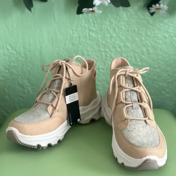 NWT SOREL Kinetic Breakthru Caribou Waterproof Boot in NOVA SAND STONE GREEN 9