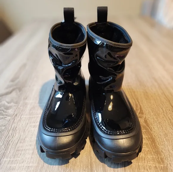 NWT UGG Kids Classic Brellah Mini Boots Size 3 in Black