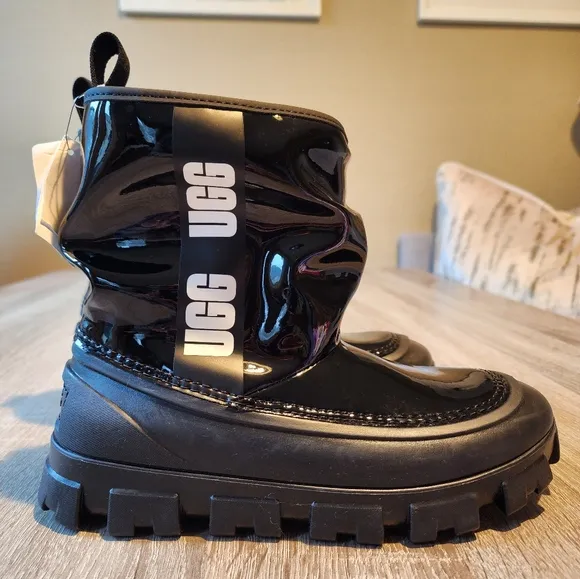 NWT UGG Kids Classic Brellah Mini Boots Size 3 in Black