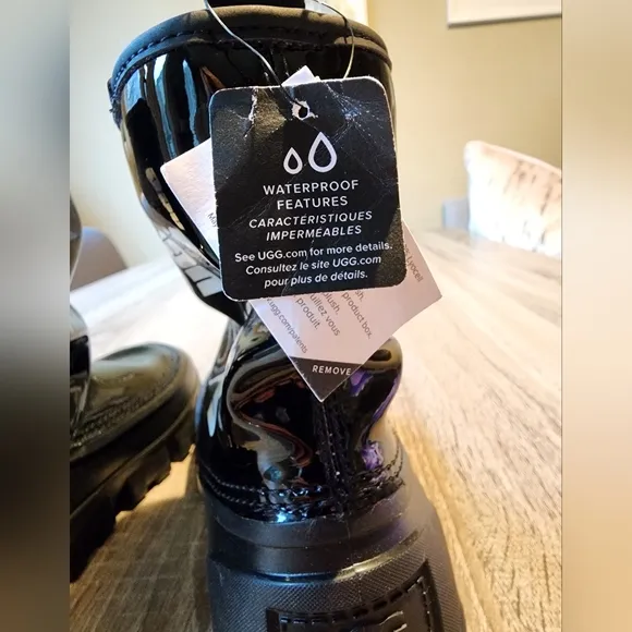 NWT UGG Kids Classic Brellah Mini Boots Size 3 in Black