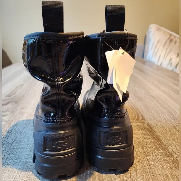 NWT UGG Kids Classic Brellah Mini Boots Size 3 in Black