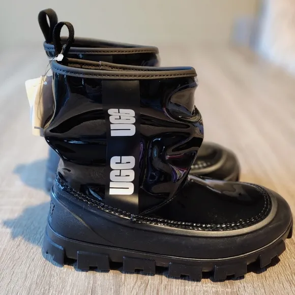 NWT UGG Kids Classic Brellah Mini Boots Size 3 in Black