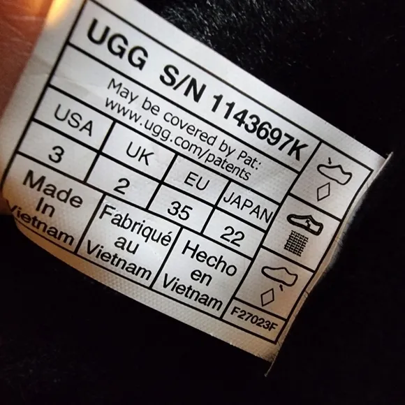 NWT UGG Kids Classic Brellah Mini Boots Size 3 in Black
