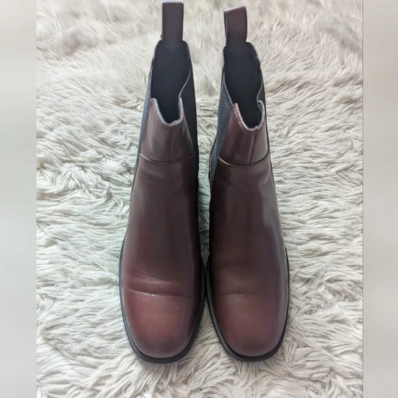 NWT Vagabond Sheila Chelsea Boots in Cognac
