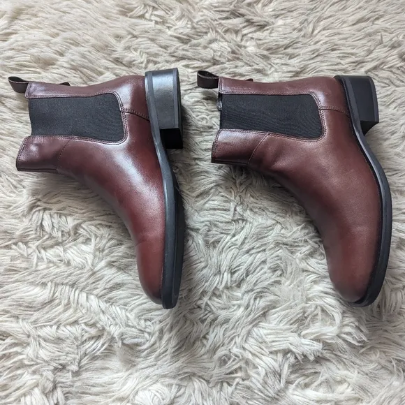 NWT Vagabond Sheila Chelsea Boots in Cognac