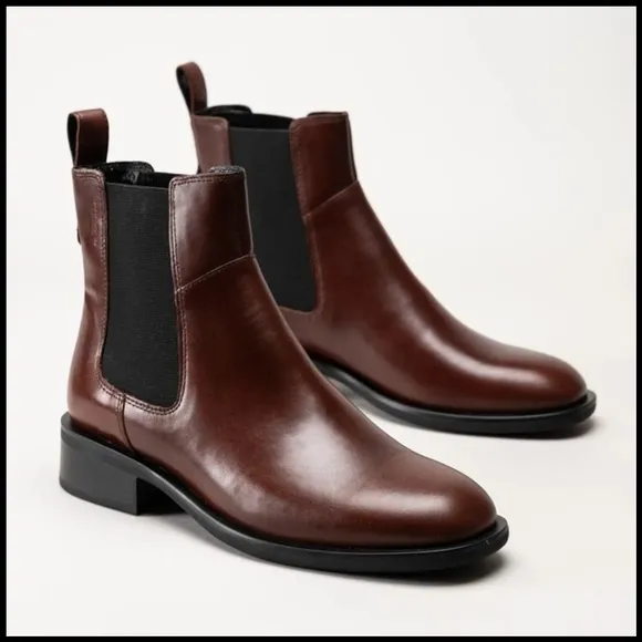 NWT Vagabond Sheila Chelsea Boots in Cognac
