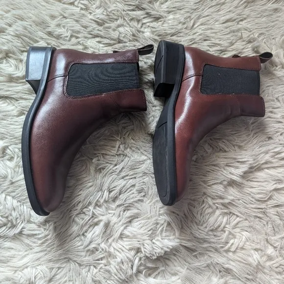 NWT Vagabond Sheila Chelsea Boots in Cognac