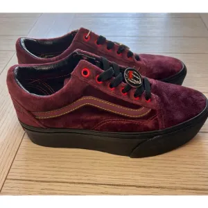 NWT Vans limited edition Disney old school stackforms Snow White velvet. Sz 7.5