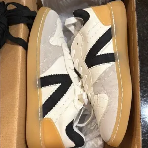 NWT MIA White and Black Sneakers
