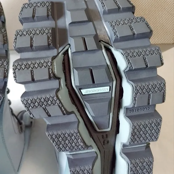 On Running Cloudridge Sneaker Hiking Boots