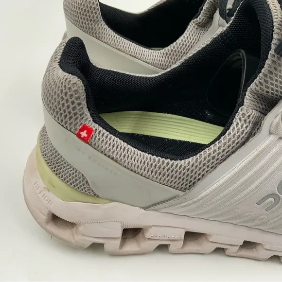 On Running Women’s Cloudswift running Shoe. Gray Athletic Shoes. US Women’s 9.