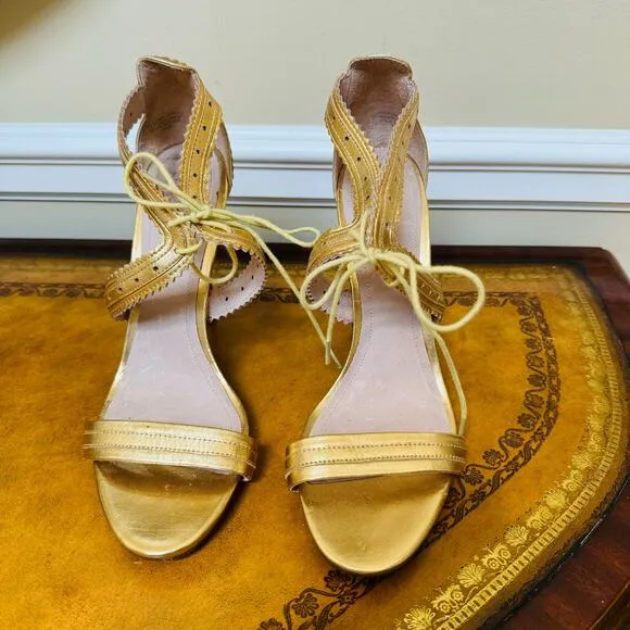Pour La Victoire The Shanna Gold Perforated Straps Leather Lace Up Heels Sz 9.5