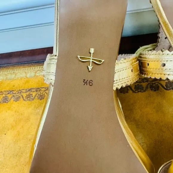 Pour La Victoire The Shanna Gold Perforated Straps Leather Lace Up Heels Sz 9.5