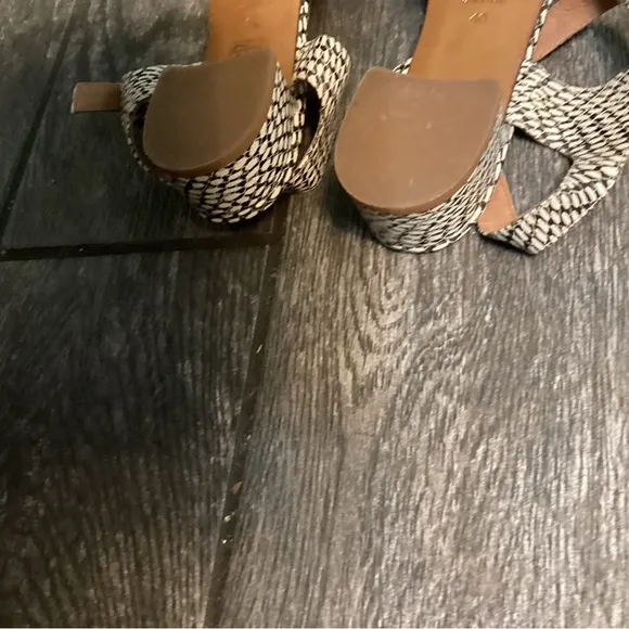 💥PRICE DROP💥 About Arianne Tila Shoe