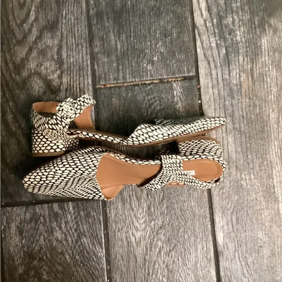 💥PRICE DROP💥 About Arianne Tila Shoe
