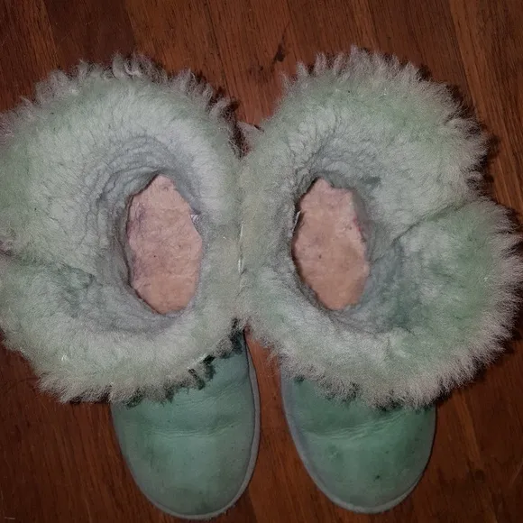 Rare, Mint color Bailey Button UGG