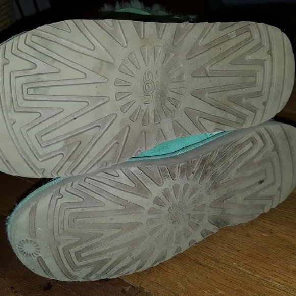 Rare, Mint color Bailey Button UGG