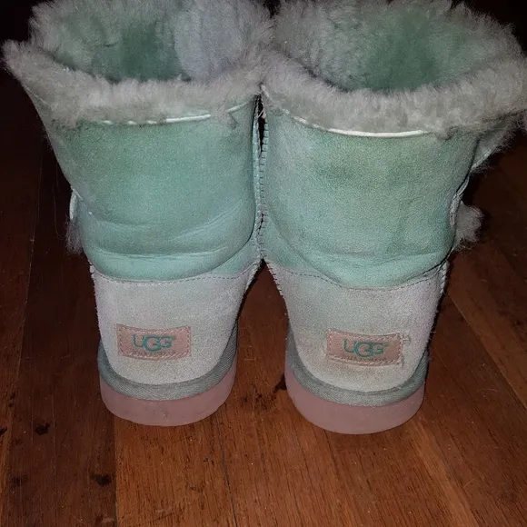 Rare, Mint color Bailey Button UGG