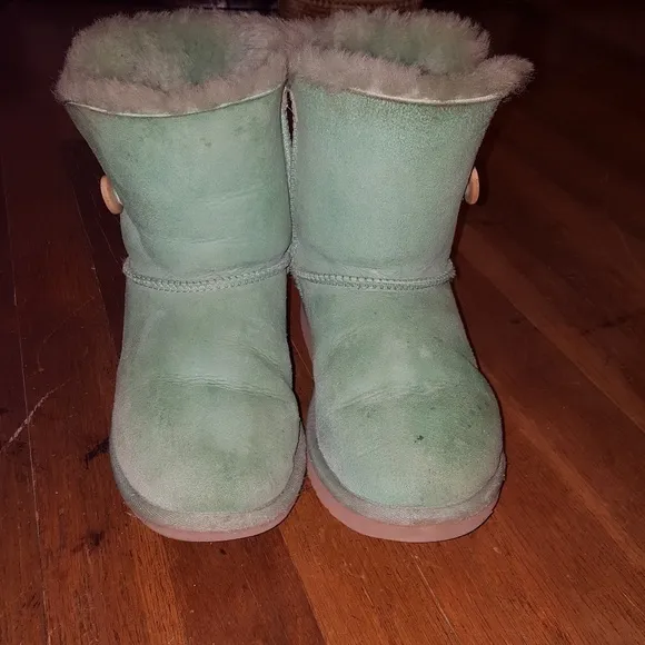 Rare, Mint color Bailey Button UGG