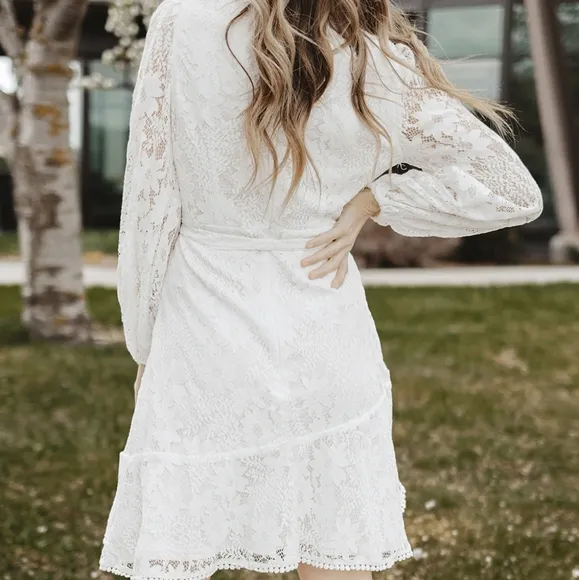 Romantic Lace Dress with Puff Sleeves and Belt