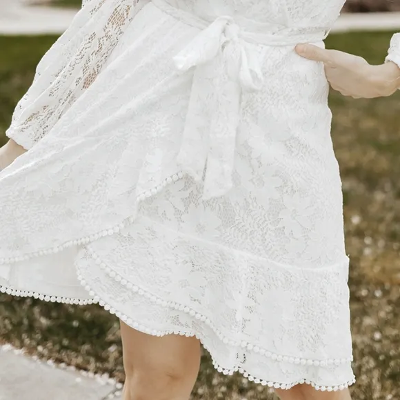 Romantic Lace Dress with Puff Sleeves and Belt