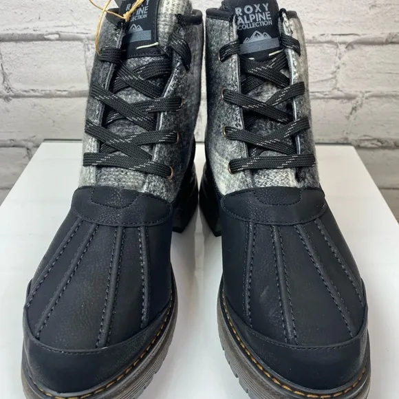 Roxy Hail Ya Black Plaid Flannel Waterproof Lined Ankle Boots size 9.5 NEW