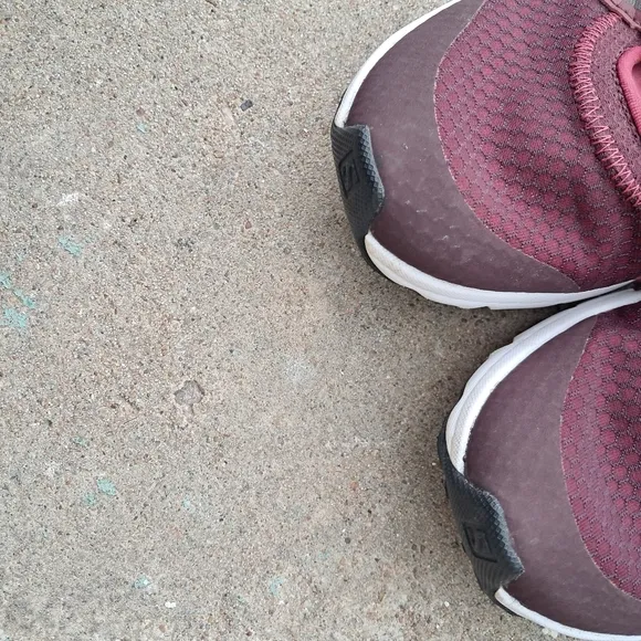 Salomon Women's Burgundy  Sneakers  Athletic Shoes Size 8