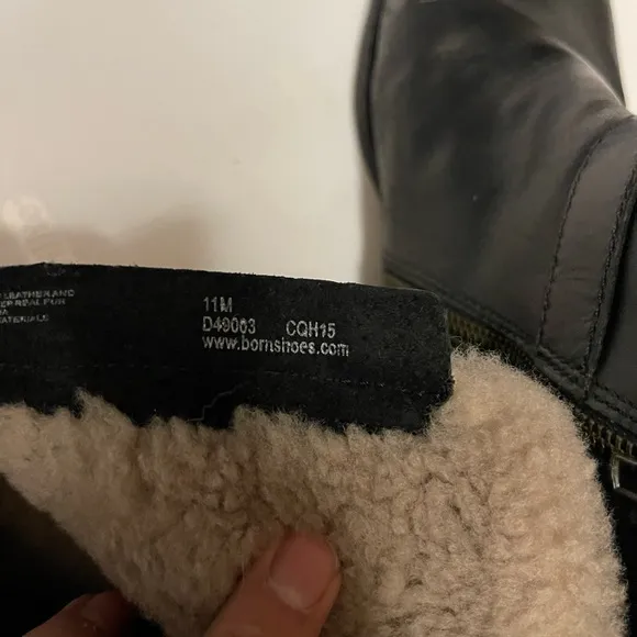 Size 11 Born shearling and black leather short winter boots. Women