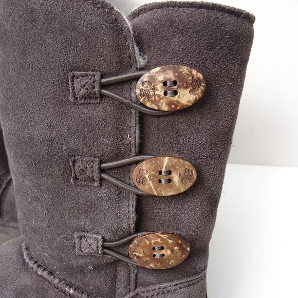 SIZE 13 youth. BEARPAW LAUREN sheepskin boots.