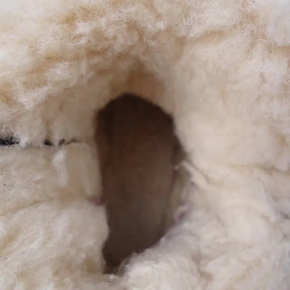 SIZE 13 youth. BEARPAW LAUREN sheepskin boots.