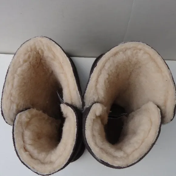SIZE 13 youth. BEARPAW LAUREN sheepskin boots.