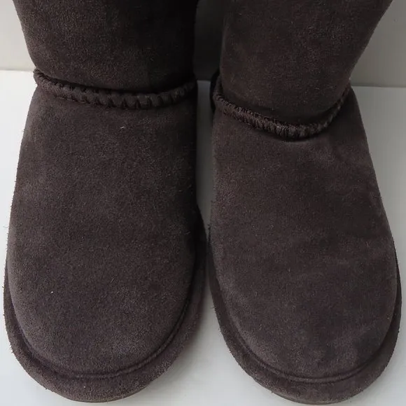 SIZE 13 youth. BEARPAW LAUREN sheepskin boots.