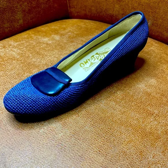 Size 8 1960s Ferragamo Shoes - Navy Blue Summer Pumps