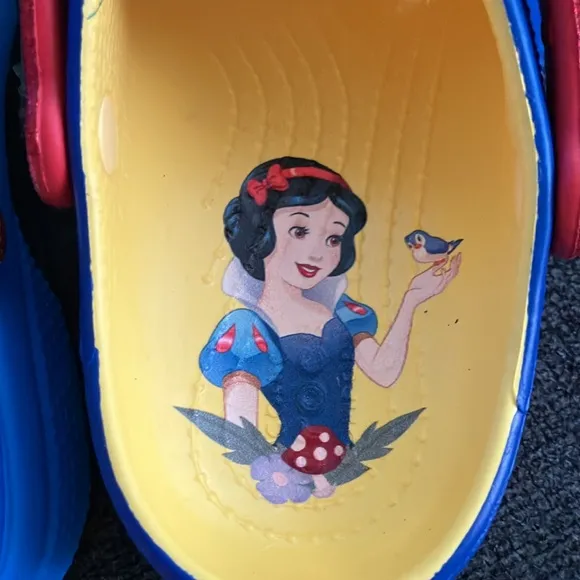 Snow White Crocs Childs Sz 13