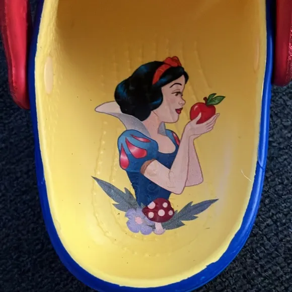 Snow White Crocs Childs Sz 13