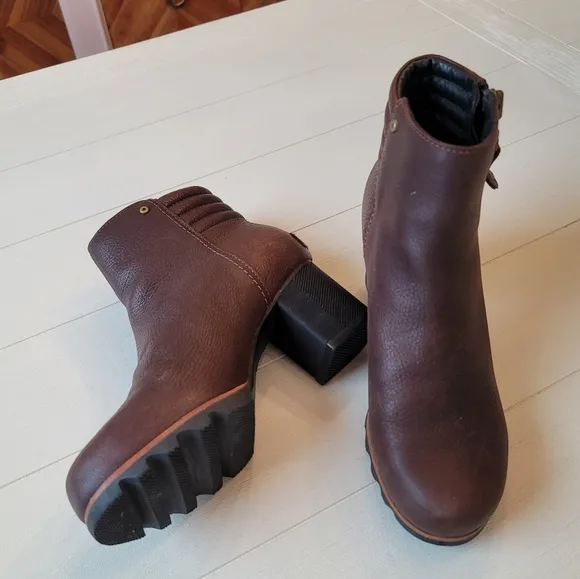 Sorel Danica Leather Booties in Tobacco - Like New