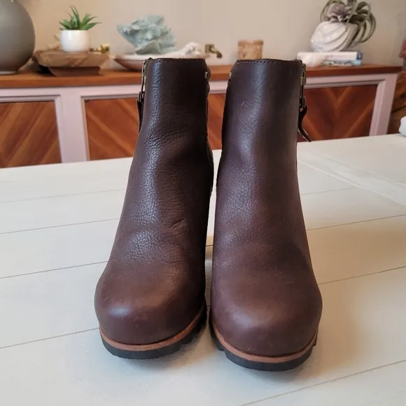 Sorel Danica Leather Booties in Tobacco - Like New