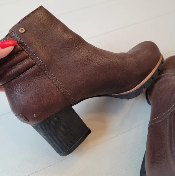 Sorel Danica Leather Booties in Tobacco - Like New